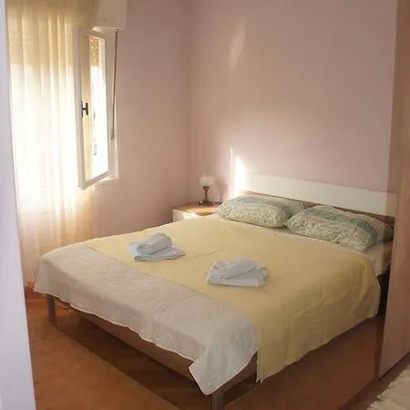 Dijana Apartment *